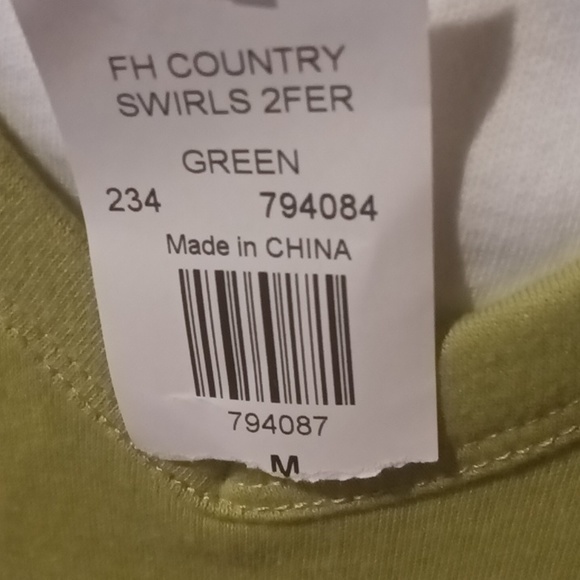 NWT Margaux & Lexi pea green blouse w country swirls & shimmers Size Medium - Picture 9 of 9